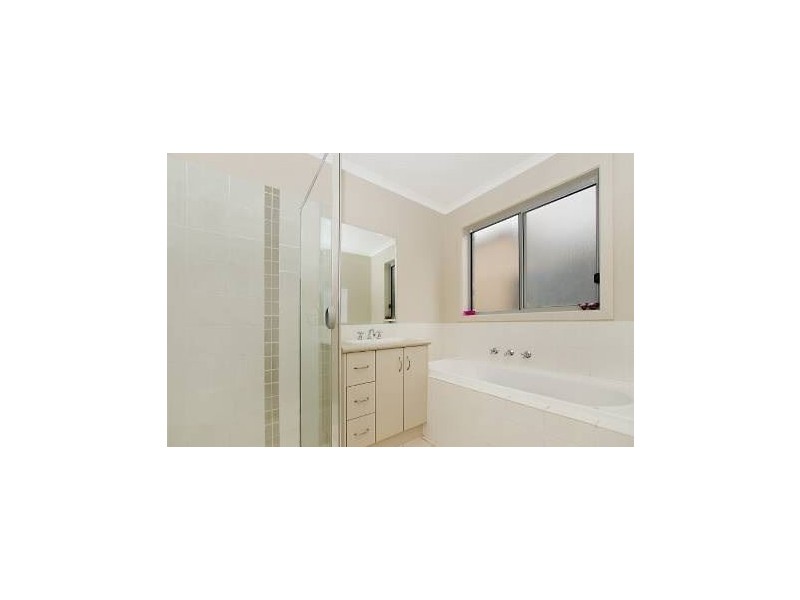 90 Lakeside Drive, Andrews Farm SA 5114