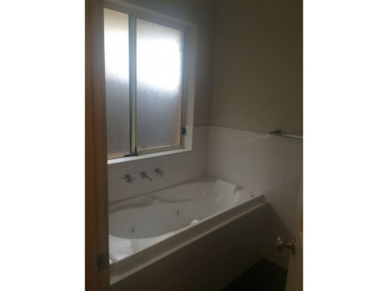 4 Hollow Drive, Andrews Farm SA 5114