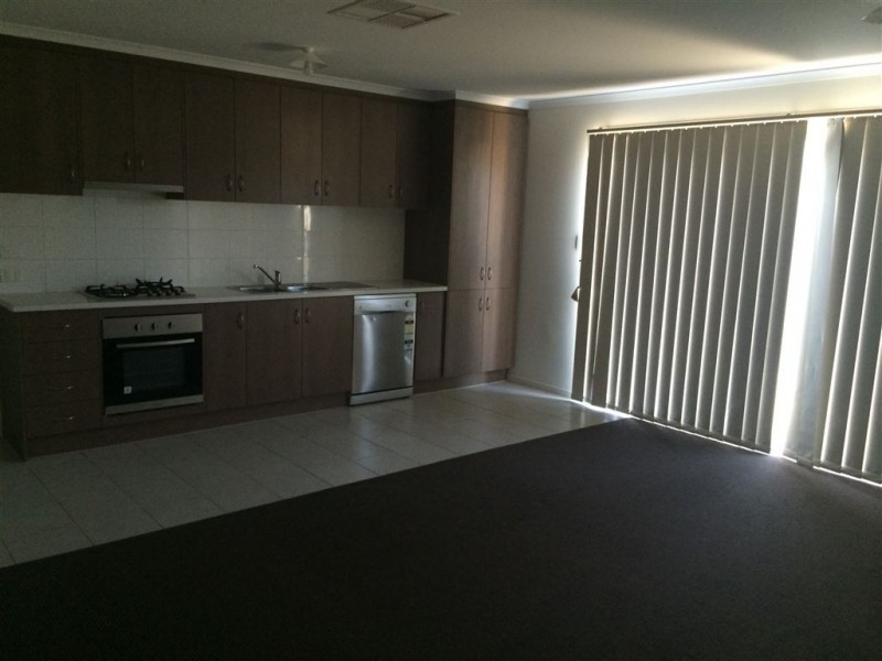 10 Lyons Street, Andrews Farm SA 5114