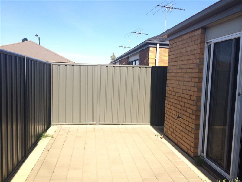 10 Lyons Street, Andrews Farm SA 5114