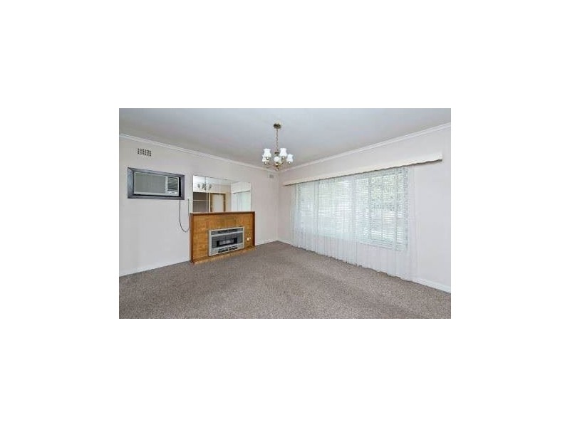 8 Harris Road, Vale Park SA 5081