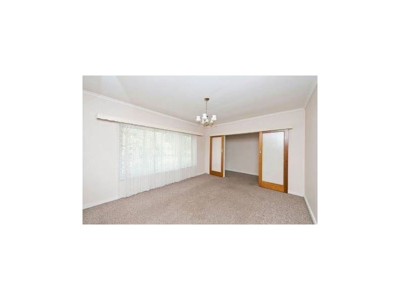 8 Harris Road, Vale Park SA 5081