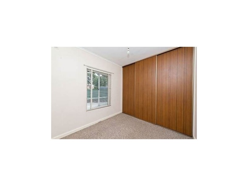 8 Harris Road, Vale Park SA 5081