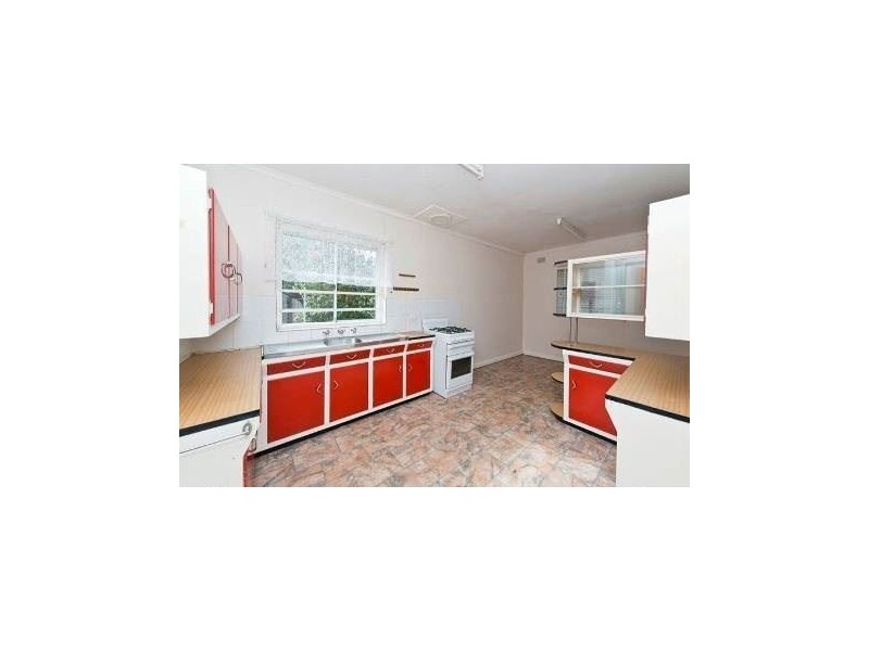 8 Harris Road, Vale Park SA 5081