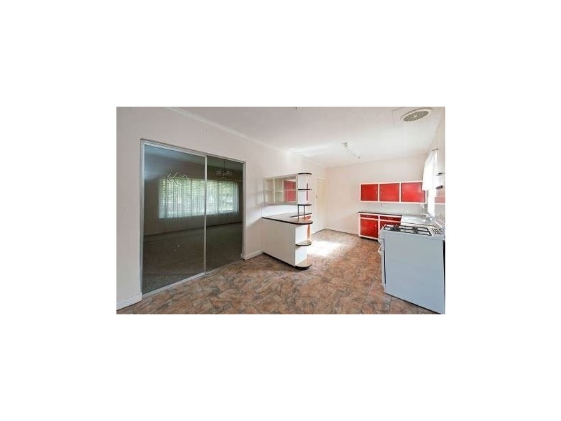 8 Harris Road, Vale Park SA 5081