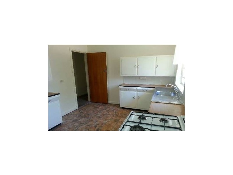 8 Harris Road, Vale Park SA 5081