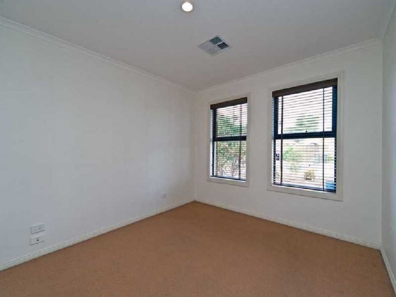 4 Macquarie Avenue, Hillcrest SA 5086