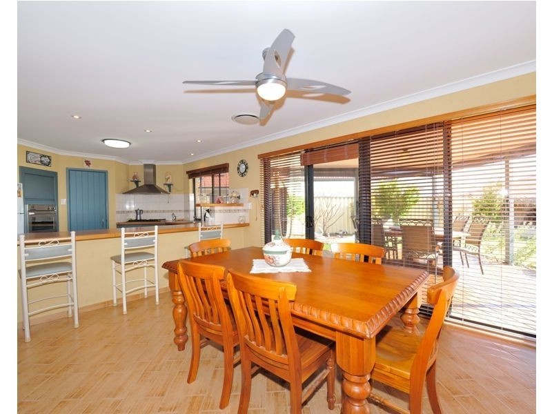 76a Gloucester, Shoalwater WA 6169