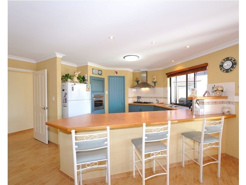 76a Gloucester, Shoalwater WA 6169