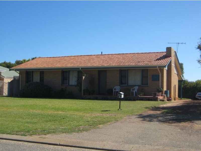 38 Lake Street, Rockingham WA 6168