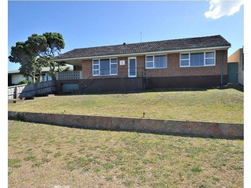 4 Warnbro Beach Road, Safety Bay WA 6169
