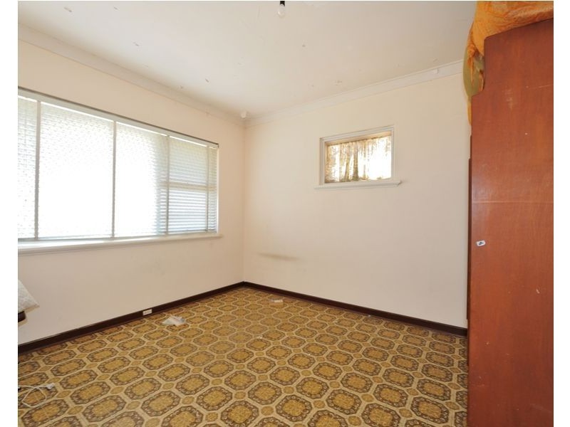 4 Warnbro Beach Road, Safety Bay WA 6169