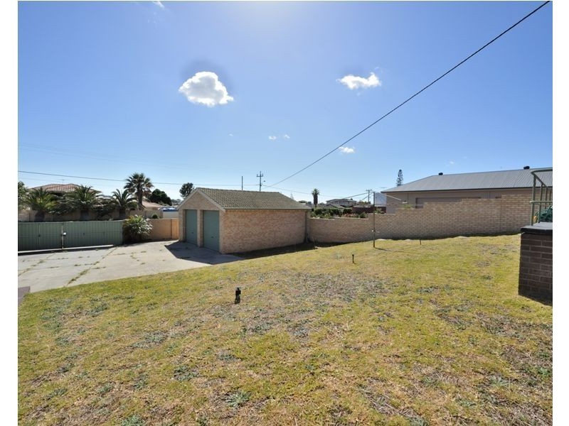 4 Warnbro Beach Road, Safety Bay WA 6169