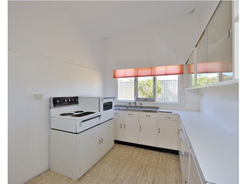 4 McKenzie Road, Shoalwater WA 6169