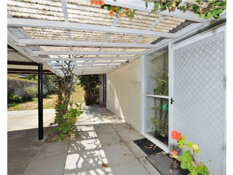 4 McKenzie Road, Shoalwater WA 6169