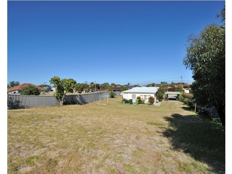 4 McKenzie Road, Shoalwater WA 6169