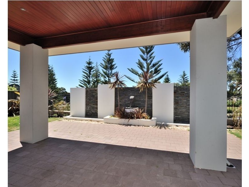 43 Arrowwood Loop, Secret Harbour WA 6173