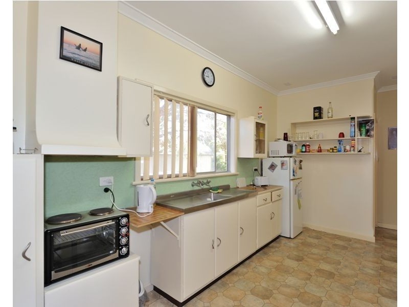 32 Liverpool Street, Shoalwater WA 6169