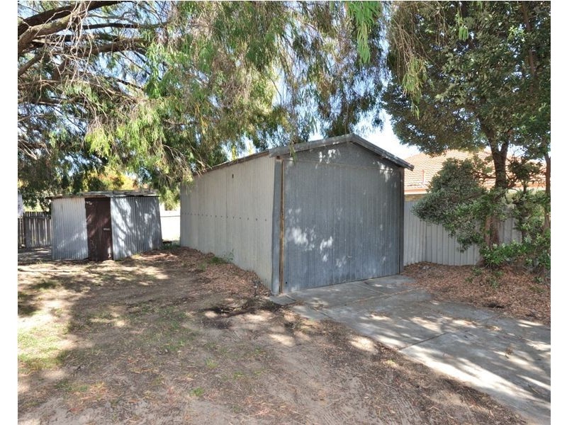 32 Liverpool Street, Shoalwater WA 6169