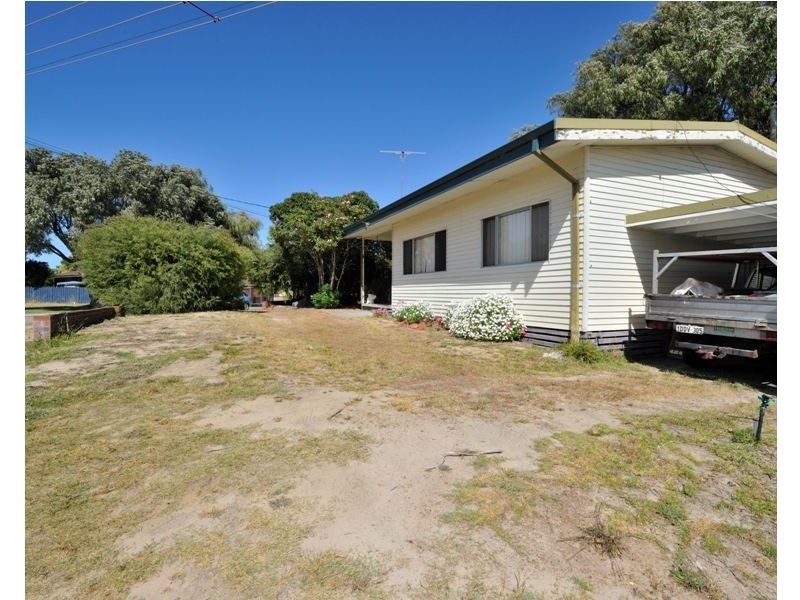 32 Liverpool Street, Shoalwater WA 6169