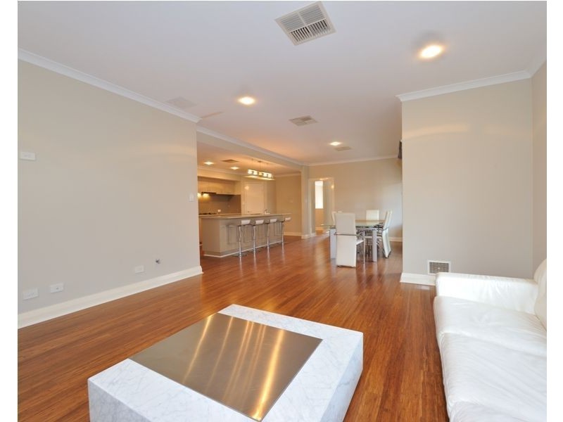 16 Oleander Avenue, Shoalwater WA 6169