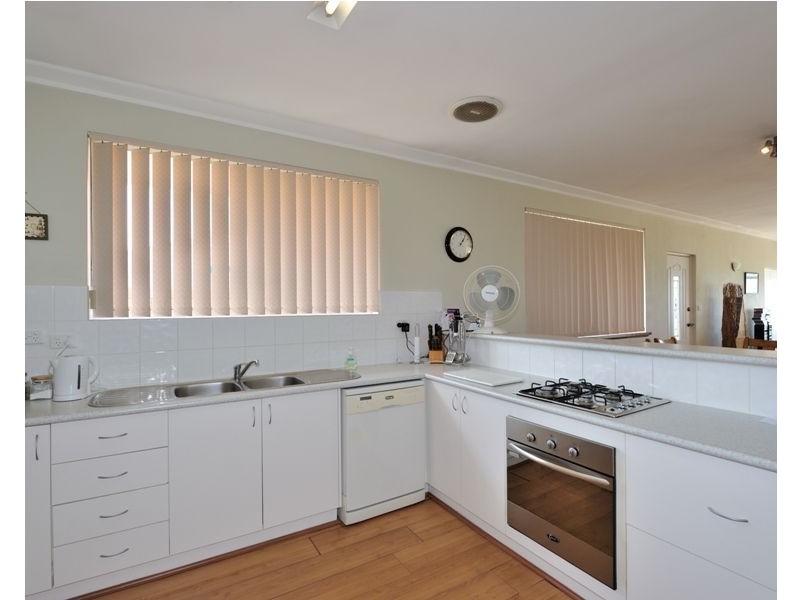 44 Warnbro Beach Road, Safety Bay WA 6169