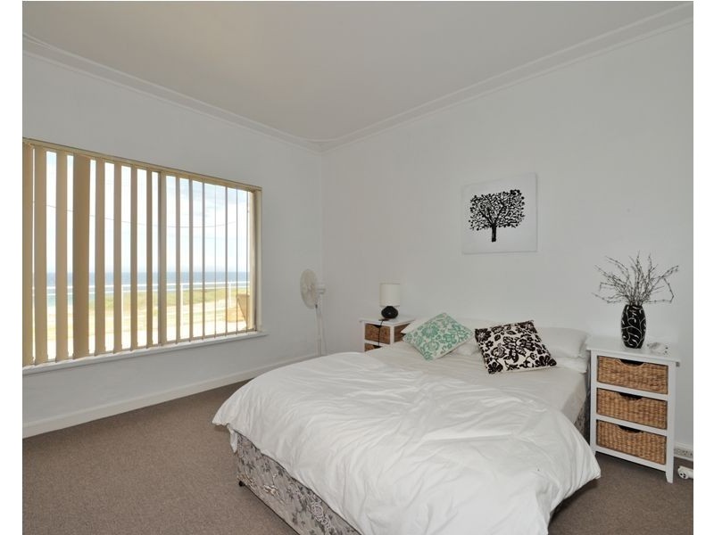 44 Warnbro Beach Road, Safety Bay WA 6169