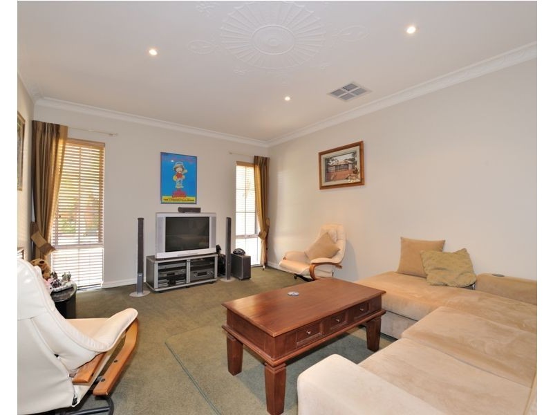 25 Thorpe Street, Rockingham WA 6168