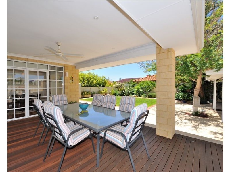 25 Thorpe Street, Rockingham WA 6168