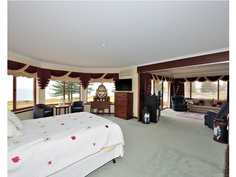 27A Esplanade, Rockingham WA 6168