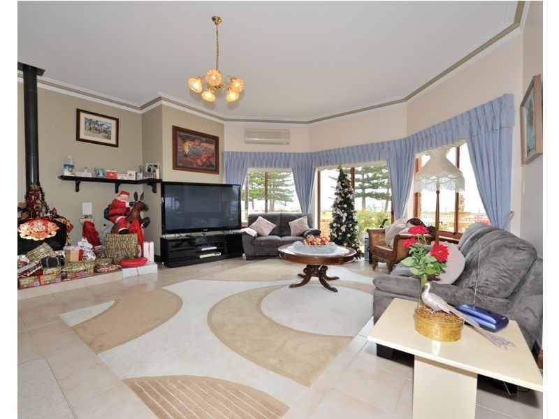 27A Esplanade, Rockingham WA 6168