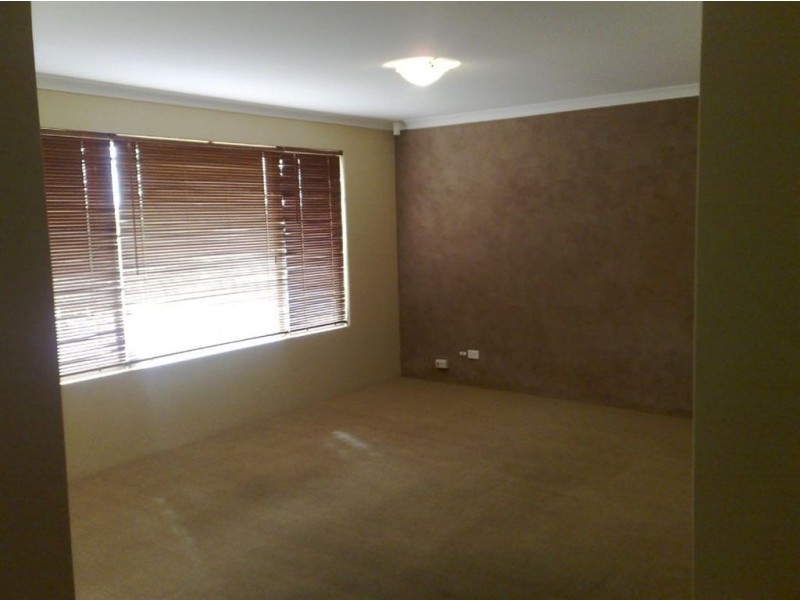 72 Cuthbertson Drive, Cooloongup WA 6168