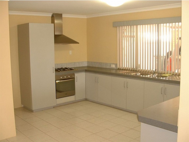 72 Cuthbertson Drive, Cooloongup WA 6168