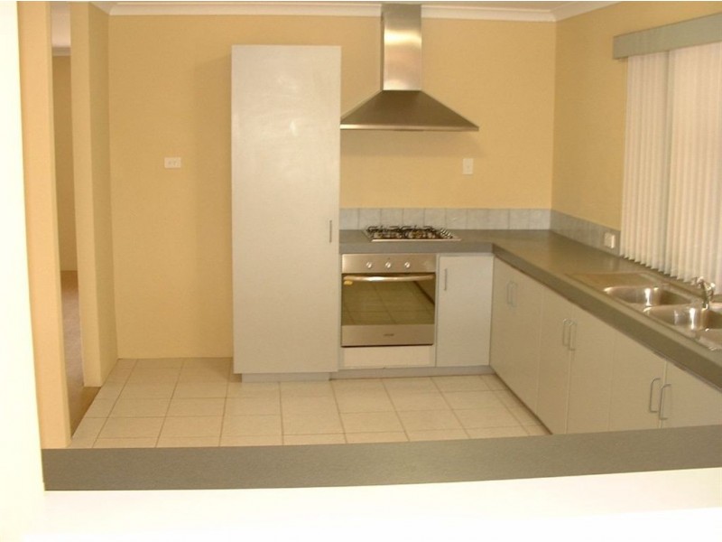 72 Cuthbertson Drive, Cooloongup WA 6168