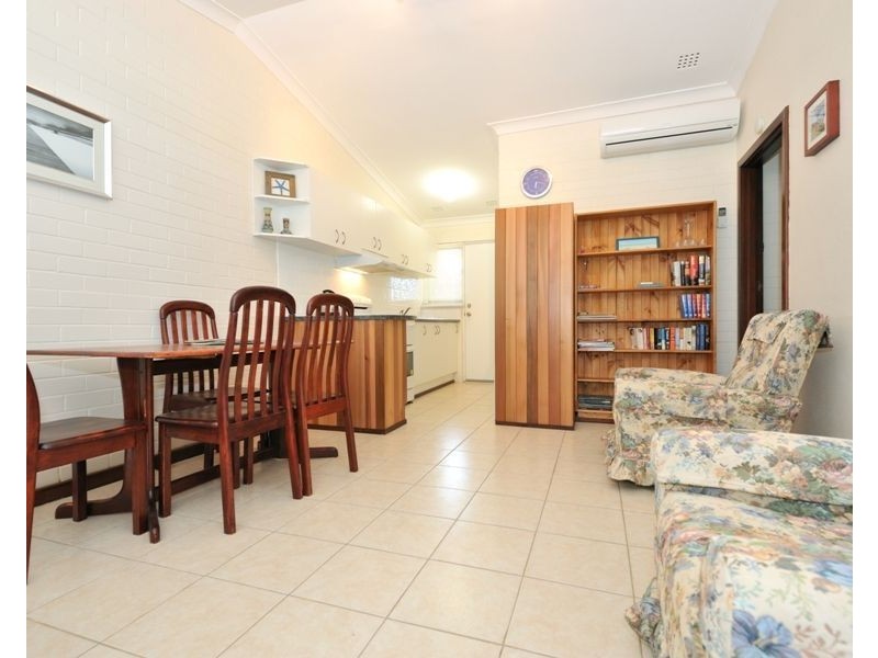 11/2 Wanliss Street, Rockingham WA 6168
