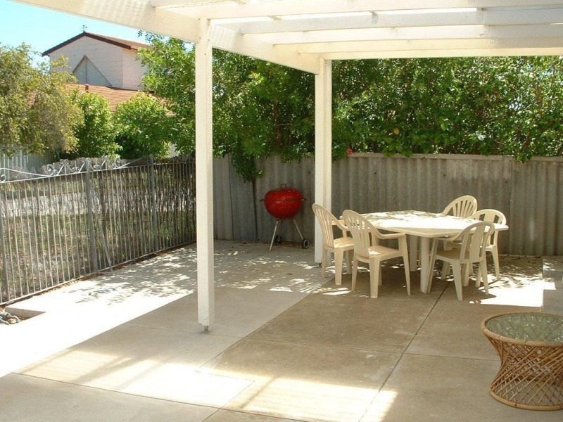 3/2A Fletcher, Rockingham WA 6168