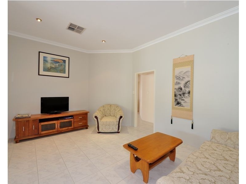 36 Lake Street, Rockingham WA 6168