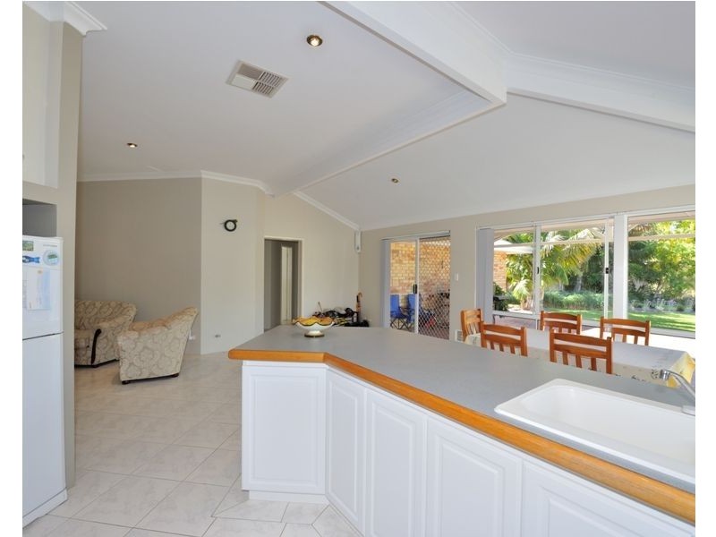 36 Lake Street, Rockingham WA 6168