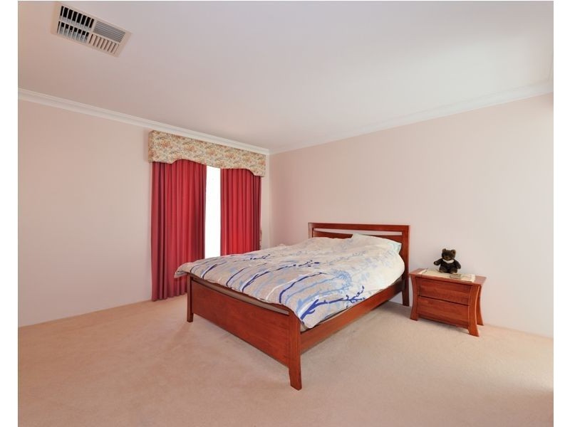 36 Lake Street, Rockingham WA 6168