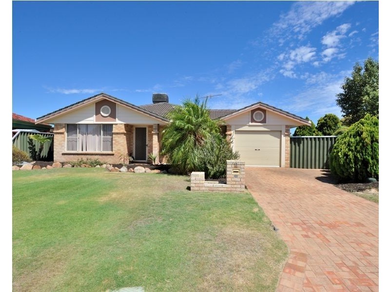 11 Toulon Gardens, Port Kennedy WA 6172