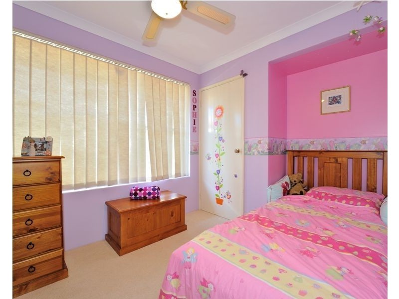 11 Toulon Gardens, Port Kennedy WA 6172