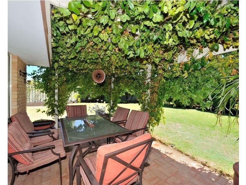 11 Toulon Gardens, Port Kennedy WA 6172