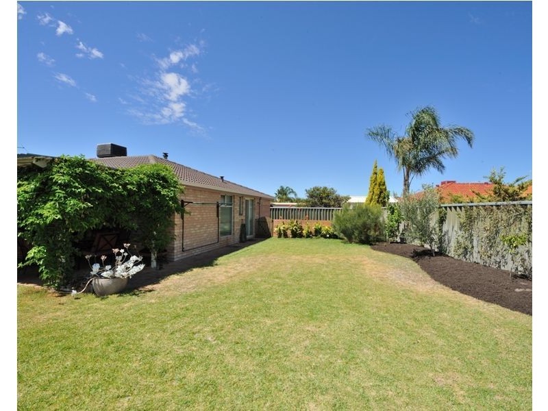 11 Toulon Gardens, Port Kennedy WA 6172