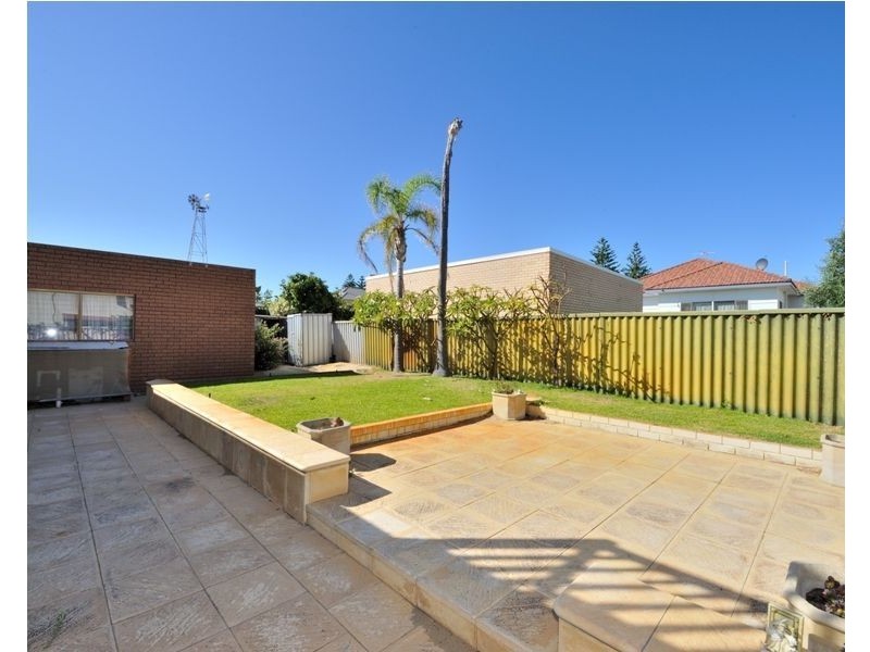 4 Grigo Close, Safety Bay WA 6169