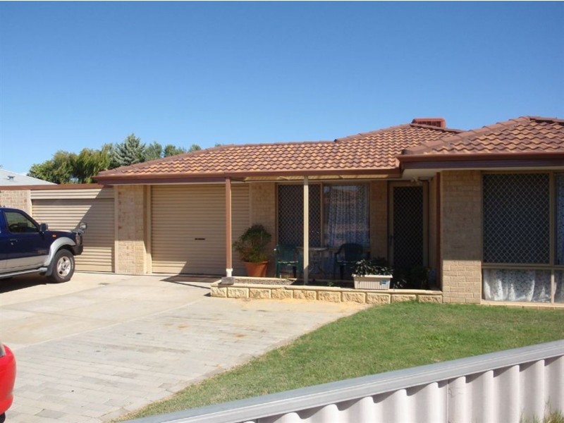 11 Redfin Close, Warnbro WA 6169