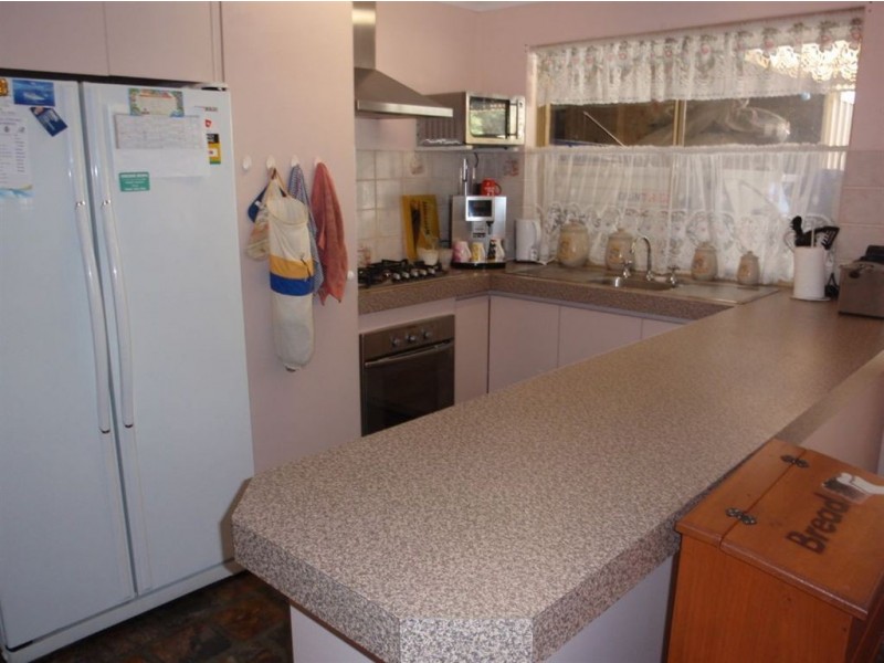 11 Redfin Close, Warnbro WA 6169