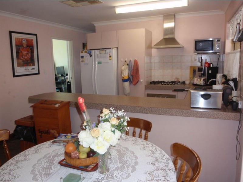 11 Redfin Close, Warnbro WA 6169