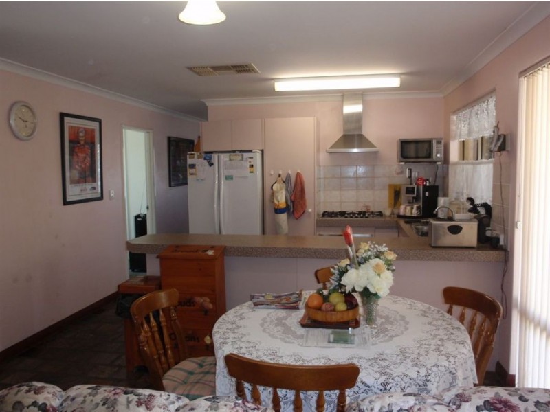 11 Redfin Close, Warnbro WA 6169