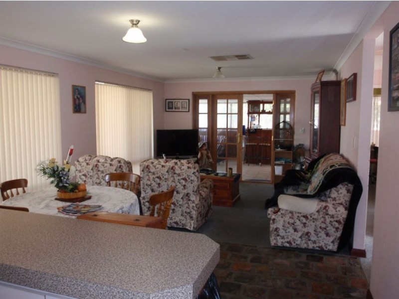 11 Redfin Close, Warnbro WA 6169