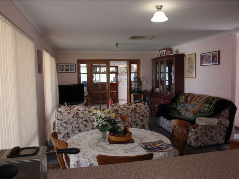 11 Redfin Close, Warnbro WA 6169